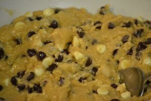Julies black and white cookies with nuts_small