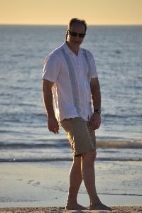 Gordon goofing off on the beach_small