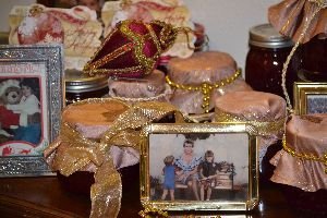 cranberry-sauce-and-photos-by-the-door_small