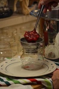 ladel into sterilized jars_small