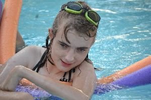 deanna in the pool_small