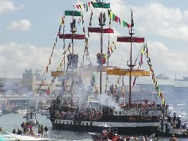 pirates invade Tampa_small