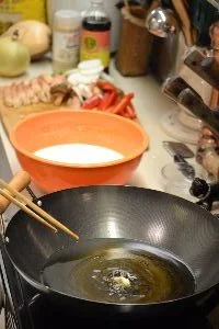 6 tempura garlic clove in hot oil_small