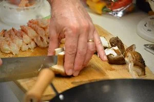 Shrimp slicing the mushrooms_small