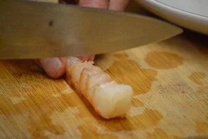 Shrimp slicing the shrimp in sections part 2_small