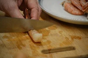 Shrimp slicing the shrimp in sections_small