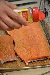 lemon pepper on the salmon 2_small
